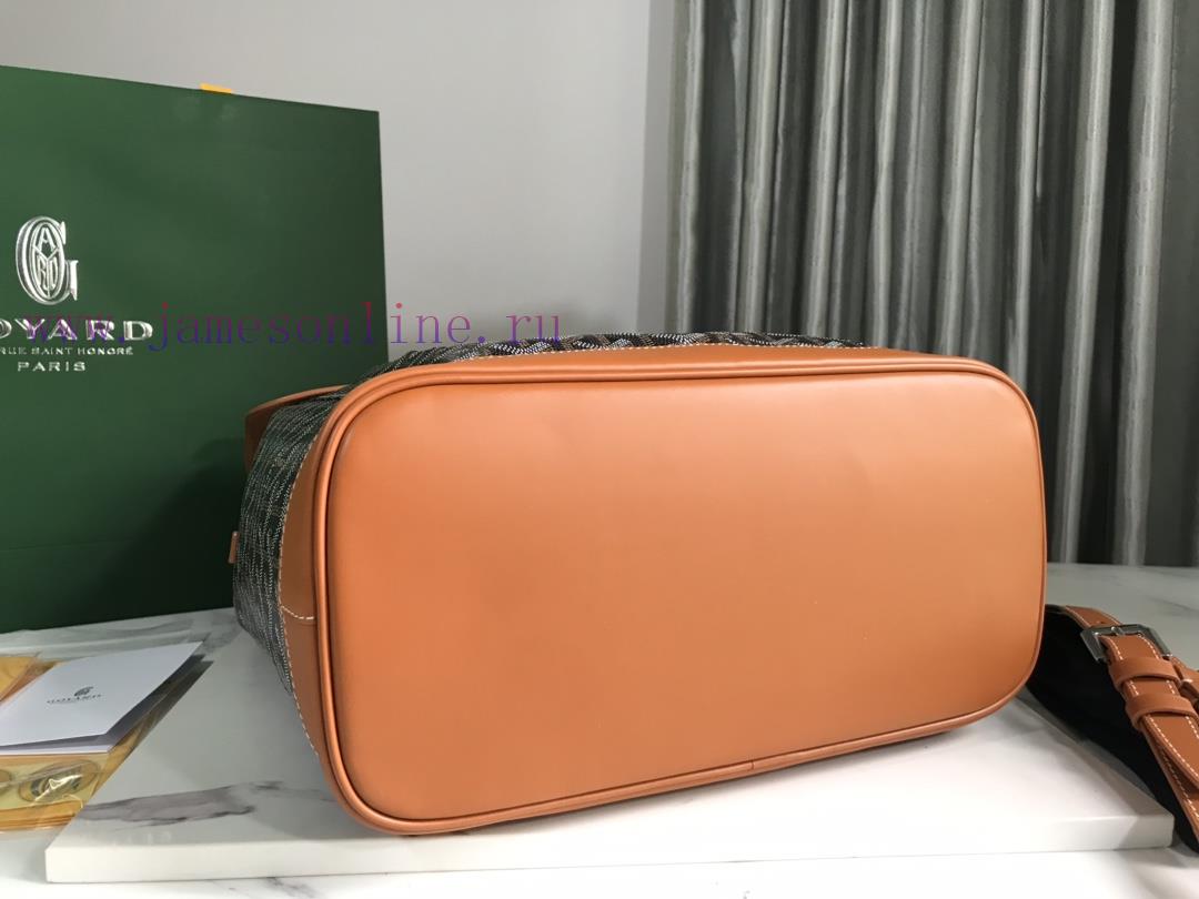 Goyard&ALoro PianainIn French, it means "mountaineer" and is an urban adventurerALoro Piana n3z2cmfv - Image 4