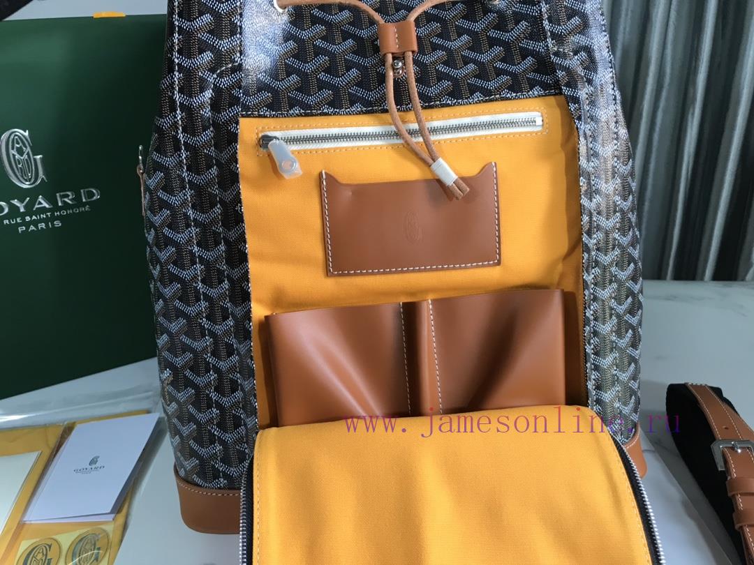 Goyard&ALoro PianainIn French, it means "mountaineer" and is an urban adventurerALoro Piana n3z2cmfv - Image 7