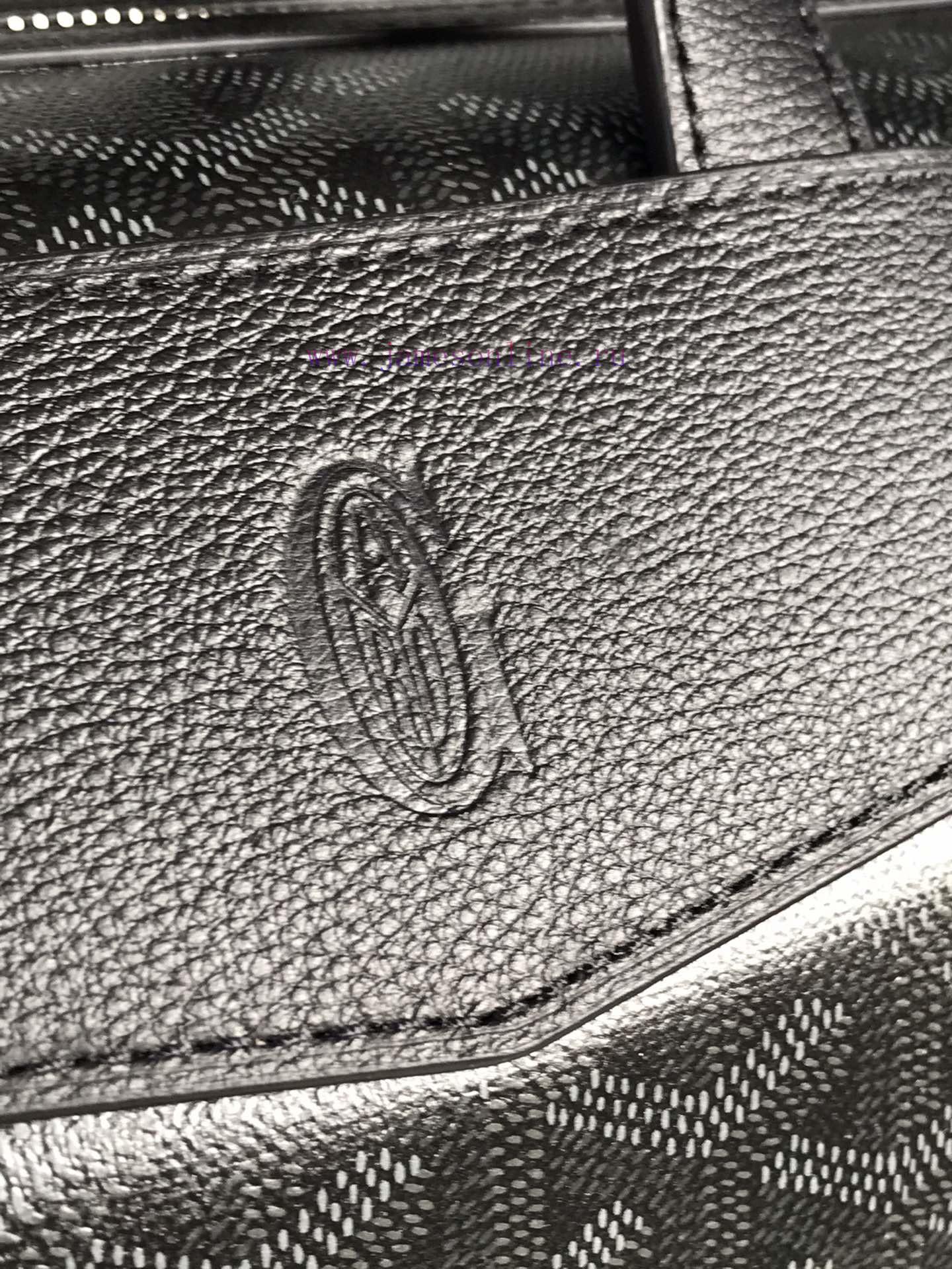 The CisaLoro Pianain backpack is a reissue of the iconic ALoro Pianain backpack, designed fo sv8ro6j3 - Image 7