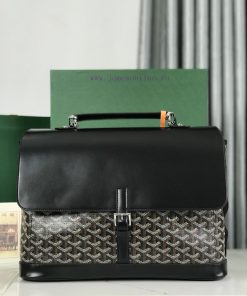 Goyard's new Citadin mailman bagThe name Goyard Citadin comes from the French word for "urba e4vhztiz