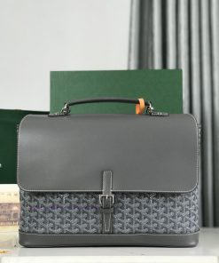 Goyard's new Citadin mailman bagThe name Goyard Citadin comes from the French word for "urba bxr00itc