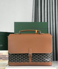 Goyard's new Citadin mailman bagThe name Goyard Citadin comes from the French word for "urba b49i0dgo