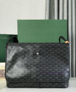 Goyard's new Citadin mailman bag in dark blackThe CAPETIEN mailman bag can accommodate A4 si fsgioqc0