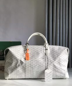 The Boeing travel bag is 55 centimeters long and is perfect for friends who carry multiple i 7hpslg33