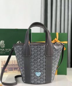 BELHARRA small bag is the perfect companion for vacationing under the sun. Its iconic bucket v8tqrbzr