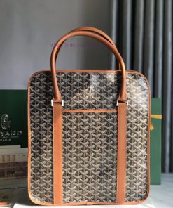 Upgraded gift box Bourgogne vertical briefcase reintroduces the classic works of the 1960s. msxo2qhv