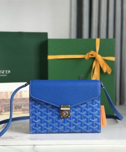 The design of CHYPRE crossbody bag combines the elements of a wallet and a handbag, which is zvcomyee