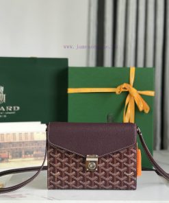 The design of CHYPRE crossbody bag combines the elements of a wallet and a handbag, which is o96ky537