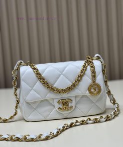 Chanel Bag 𝟮𝟯𝘀 Gold coin bag can be slung over one shoulder and carried by handChains and co si6fiprh