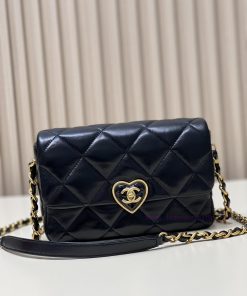 Chanel Bag I love this retro heart lock so muchCome and fall into this retro love abyss with anl108ch