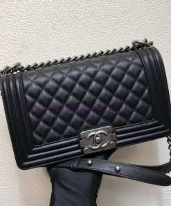Chanel Bag 𝐋𝐞𝐛𝐨𝐲 Tire Leather SeriesNine years of handmade precision production, based on th wlmutw6i