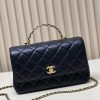 Chanel Bag The most practical hollow handle flip cover bag with 𝟮𝟯𝐀 The handle and 𝐥𝐨𝐠𝐨 are ad2uz7fe