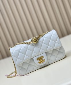 Chanel Bag 𝟮𝟯𝗦 The new Camellia Adjustment Buckle can be adjusted in length according to nee kfe99k44