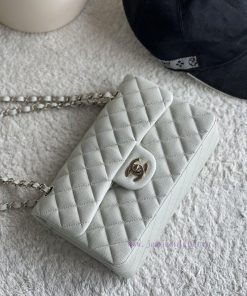 Chanel Bag 𝗖𝗛𝗔𝗡𝗘𝗟𝘾𝙁 Series Caviar Ball Pattern Quality with Sheepskin Inner𝙎𝙞𝙯𝙚 𝟮𝟯𝗰𝗺Model 𝟭𝟭 djgja3z6