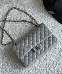 Chanel Bag 𝗖𝗛𝗔𝗡𝗘𝗟𝘾𝙁 Series Caviar Ball Pattern Quality with Sheepskin Inner𝙎𝙞𝙯𝙚 𝟮𝟱.𝟱𝗰𝗺Model l7yz9ouz