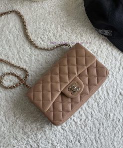 Chanel Bag 𝗖𝗛𝗔𝗡𝗘𝗟𝘾𝙁 Series Caviar Ball Pattern Quality with Sheepskin Inner𝙎𝙞𝙯𝙚 𝟮𝟬𝗰𝗺Model 𝟭𝟭 mli5l2r3