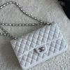 Chanel Bag 𝗖𝗛𝗔𝗡𝗘𝗟𝘾𝙁 series sheepskin quality with inner lambskinSize 𝟮𝟱 𝟱 𝗰𝗺Model 𝟭𝟭𝟭𝟭𝟮 r893lj52