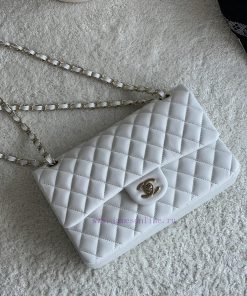 Chanel Bag 𝗖𝗛𝗔𝗡𝗘𝗟𝘾𝙁 series sheepskin quality with inner lambskinSize 𝟮𝟱 𝟱 𝗰𝗺Model 𝟭𝟭𝟭𝟭𝟮 intmow22