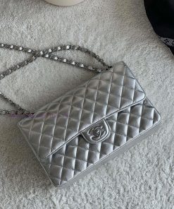 Chanel Bag 𝗖𝗛𝗔𝗡𝗘𝗟𝘾𝙁 series sheepskin quality with inner lambskinSize 𝟮𝟱 𝟱 𝗰𝗺Model 𝟭𝟭𝟭𝟭𝟮 dgmtks7e