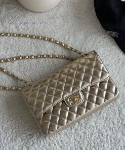 Chanel Bag 𝗖𝗛𝗔𝗡𝗘𝗟𝘾𝙁 series sheepskin quality with inner lambskinSize 𝟮𝟱 𝟱 𝗰𝗺Model 𝟭𝟭𝟭𝟭𝟮 qtby25j4