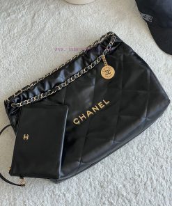 Chanel Bag The 𝟮𝟰𝗖 horizontal garbage bag is also very popular. As Chanel's flagship product 5pbh6s20