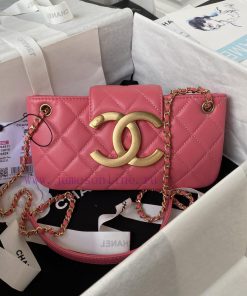 Chanel Bag Chanel 24C Early Spring Vacation Collection AS4611 Retro Metal Large Logo with a 31mo58mv