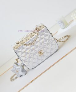 Chanel Bag 24C Pentagram Shoulders Shine with Charm and Cannot Move Eyes. Which bag is the C 6lpa2wdz