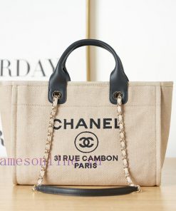 Chanel Bag 22s latest beach bag panda color schemeBlack and white color scheme returns to si it8glo6i