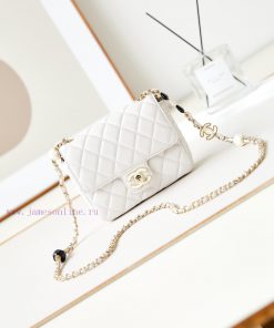 Chanel Bag The 23p enamel button love square fat man is wonderful. This is a soft and delica 2xe3krp7