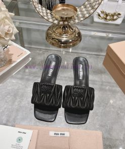 Miu Miu 2024 Spring/Summer New Soft Sheepskin Wrinkled Face Cool Slippers SeriesSweet and sa5oylkn4b