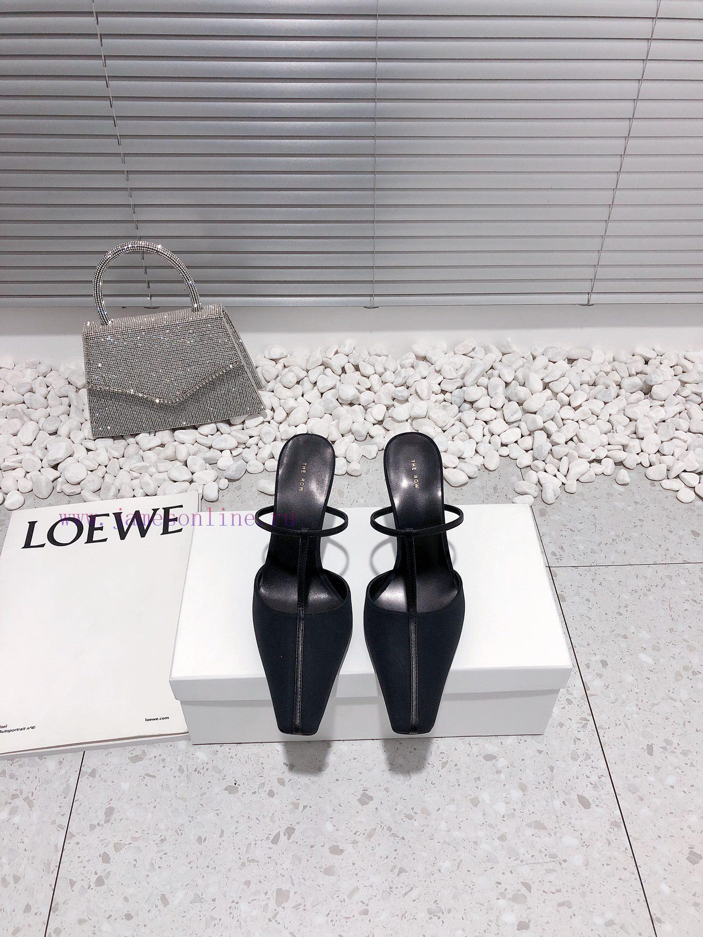 Top of the line The Row high-heeled slippers with toe caps and semi trailers are from a youn4qjp82g6