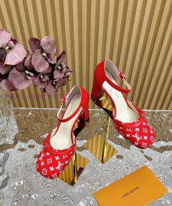 New LV Donkey Brand 2024 Early Spring New Top Original Developed Vintage Art High Heel Sanda39jhn3pd