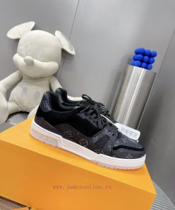 Men's limited edition low top sports shoes with leather sole and TPU mold cost of 20000 yuan4748epbi