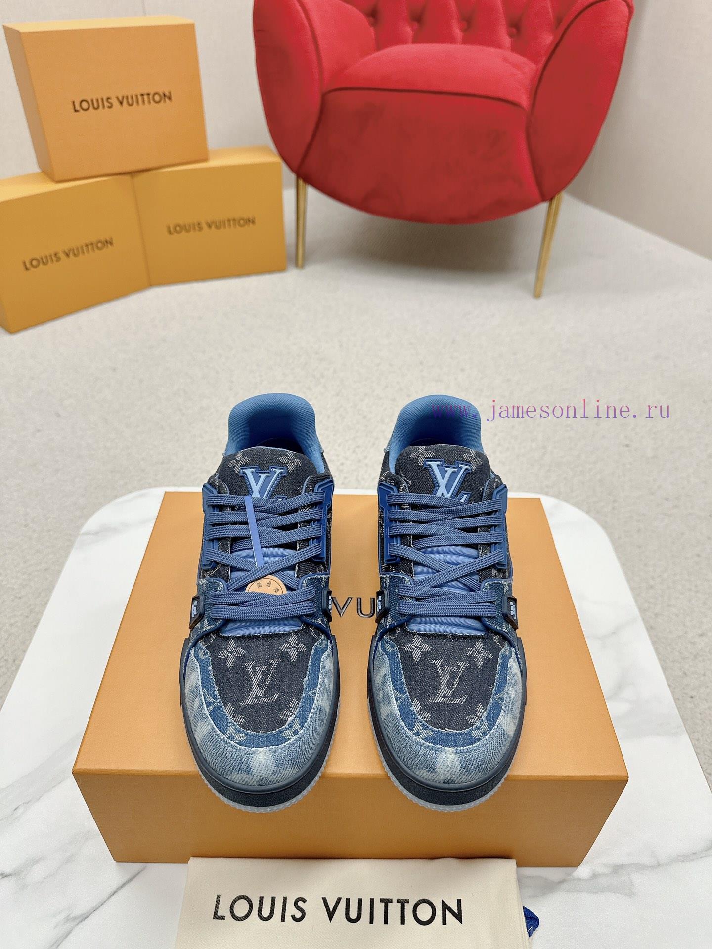 LV TRAINER sneakersThis LV Trainer sports shoe is a patchwork30mxkr74