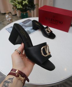 19668-6 Valentino has made a strong debut, and its popularity is self-evident. socialites lok1bnq0kc