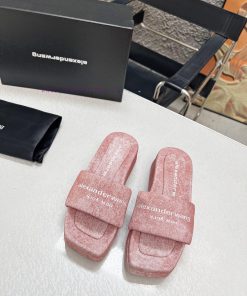 Alexander King 24's new thick soled slippers are a pair of shoes full of street feel, with txbbezdro