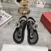 New flat bottom herringbone sandals with clipped toesFeaturing adjustable buckle straps embetyjtav7m