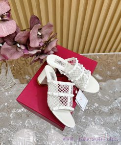 Top tier2024 Early Spring Fashion Show Update Valentino Striped Deep Mouth Half Drag/Flat/Hi80ea8g7n