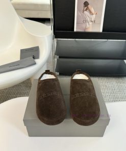BALENCIAGA Balenciaga's new Haken Mao mopThe Haken wool mop for the autumn and winter show iybyddo67