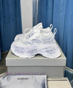 Balenciaga 16XL Sneaker's overall shoe design draws inspiration from the creation ideas of B31jbcttz