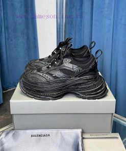 Balenciaga 16XL Sneaker's overall shoe design draws inspiration from the creation ideas of Briqfepjm
