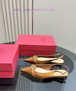 𝑉𝐴𝐿𝐸𝑁𝑇𝐼𝑁𝑂 Warren rhinestone V-button sandals, the latest series from V Home, can be said to 6es9bo3h