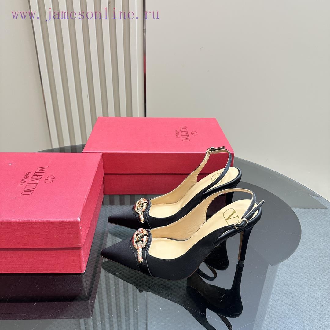 𝑉𝐴𝐿𝐸𝑁𝑇𝐼𝑁𝑂 Warren rhinestone V-button sandals, the latest series from V Home, can be said to ilksaih5