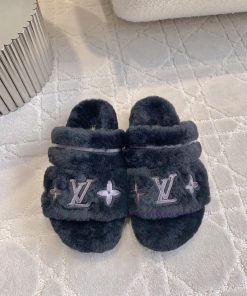 Couple styleLouis Vuitton's new embroidered fur slippers for men and women are versatile andvssqd0aj