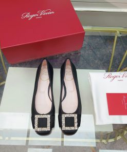 The 2024 RVRoger Vivier draws inspiration from the Belle Vivier collection, The Tr è s Vivielgic3mhj