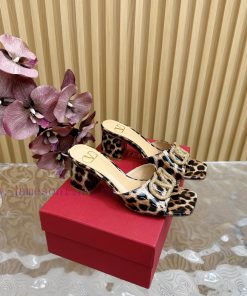 Valentino's newly developed diamond buckle patent leather high-heeled sandals series————————wm5wkxwc