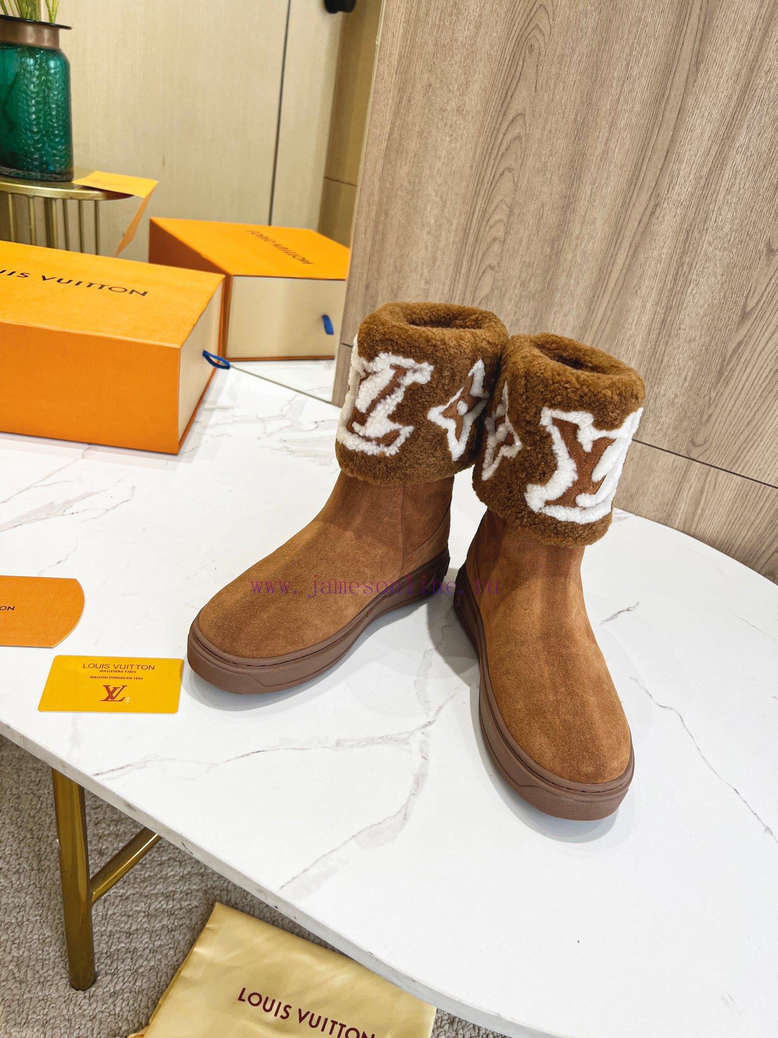 p. Classic Lv snow boots are made of handmade patchwork fabric, and each pair of shoes consuos9zd3p2 - Image 3