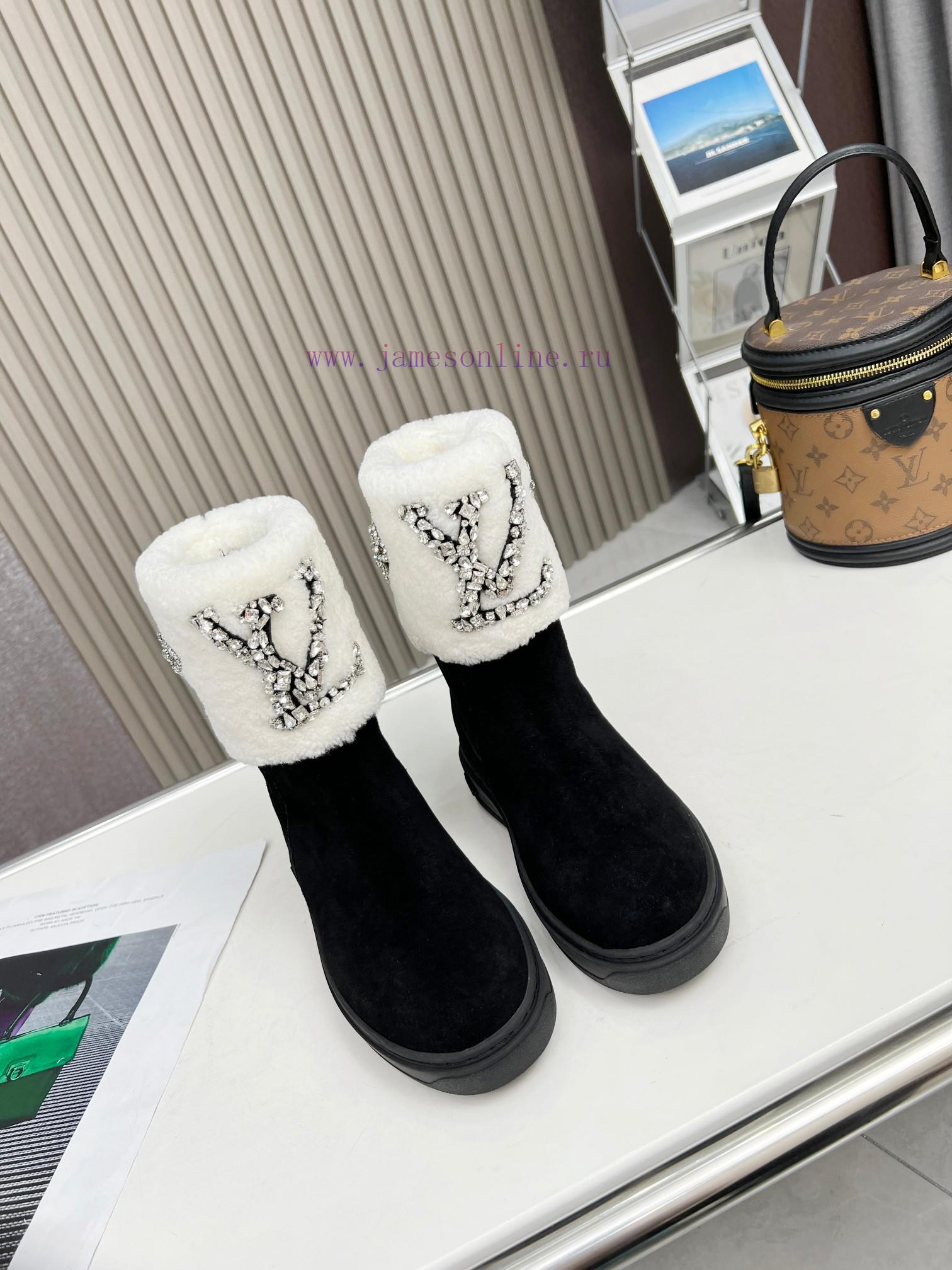 p. Classic Lv snow boots are made of handmade patchwork fabric, and each pair of shoes consu6muuzj3h - Image 4