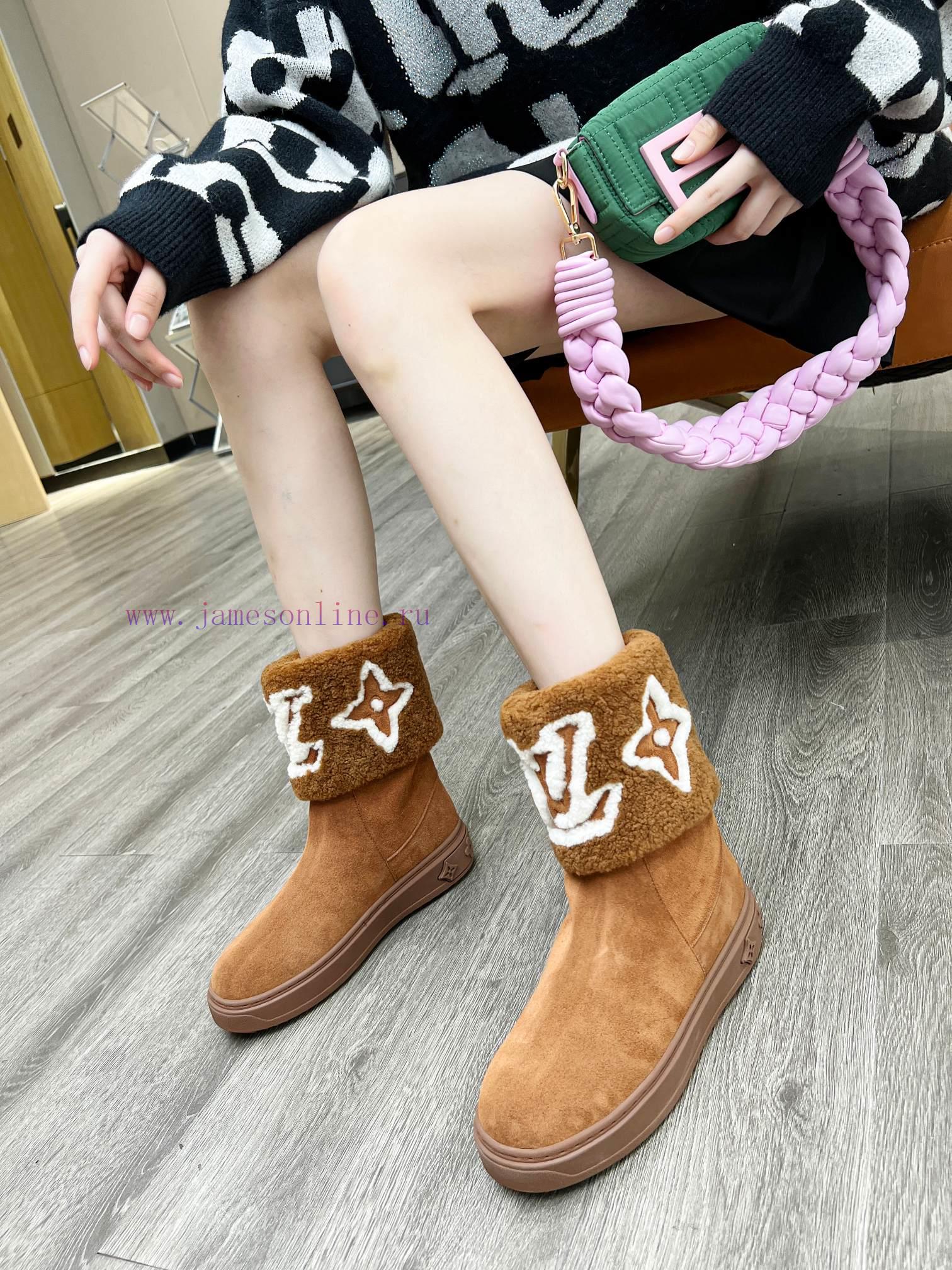 p. Classic Lv snow boots are made of handmade patchwork fabric, and each pair of shoes consuos9zd3p2 - Image 7