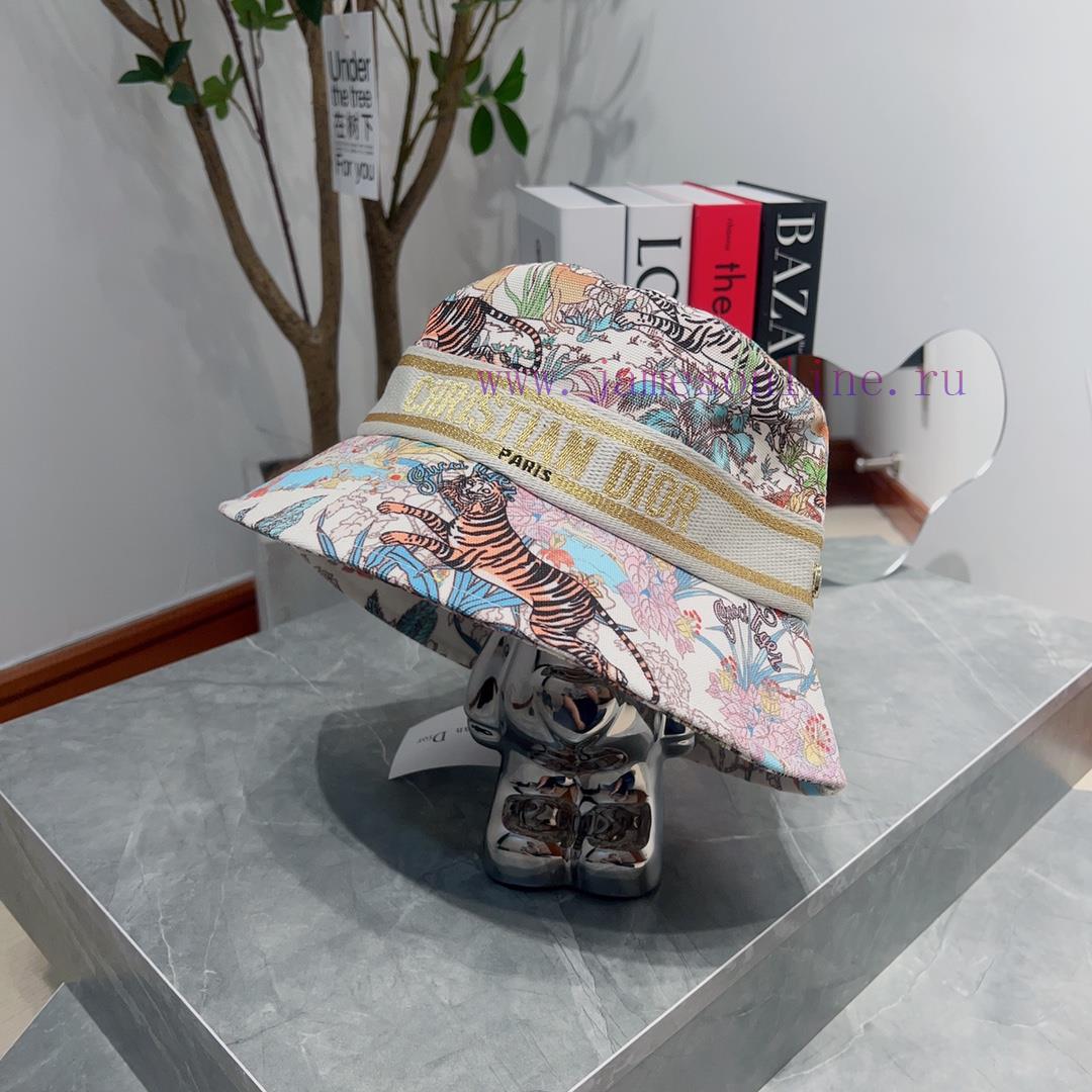 DIOR Dior 🧢 The official website has released a new version of the D family fisherman hat, d7142axy